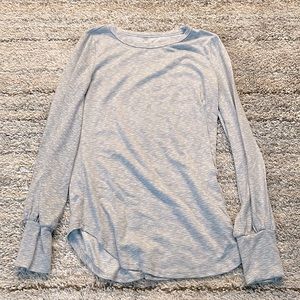 Simple, cute, gray long sleeve!
